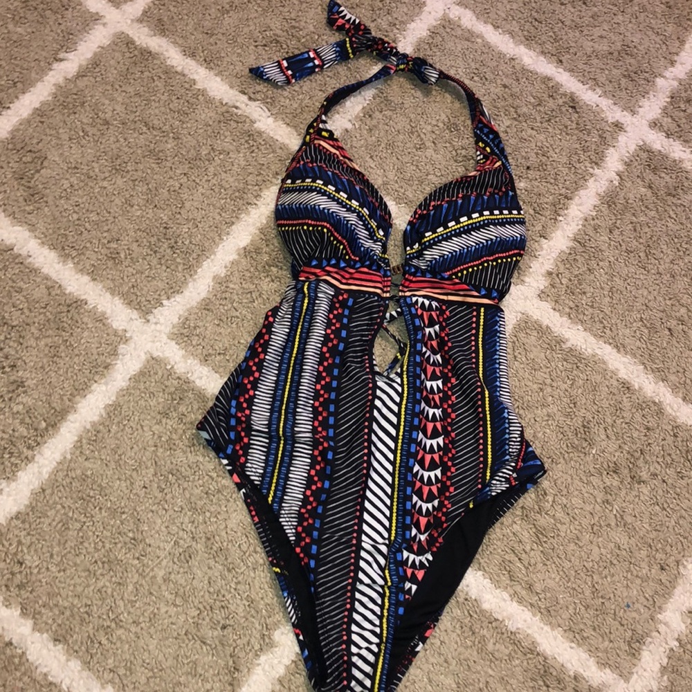 BAR lll | Swim